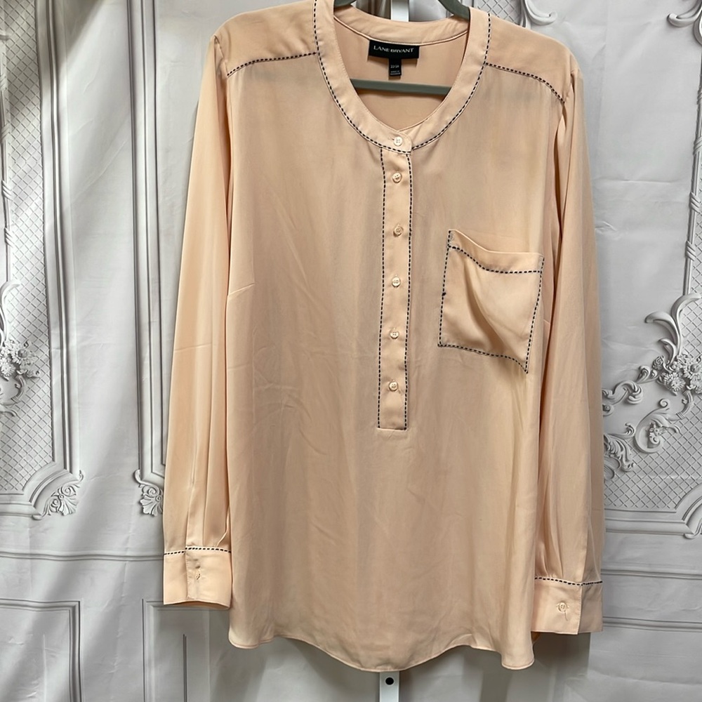 Lane Bryant peach color pleated size 22/24 blouse with front pocket buttons